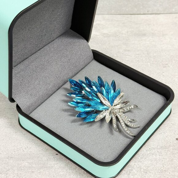 Rhinestone Flower Brooch, Blue crystal brooch, Hat brooch pin, silver jewelry - Picture 2 of 8